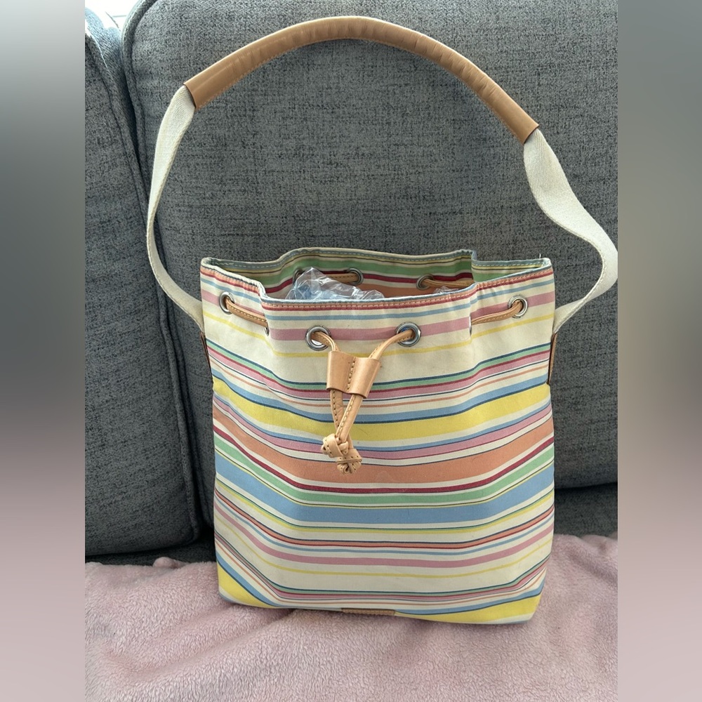 🩷LNWOT 🩷Lauren Bucket Bag🩷